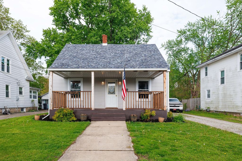 Photo of 731 N College Avenue, Rensselaer, IN 47978 (MLS # 838077)