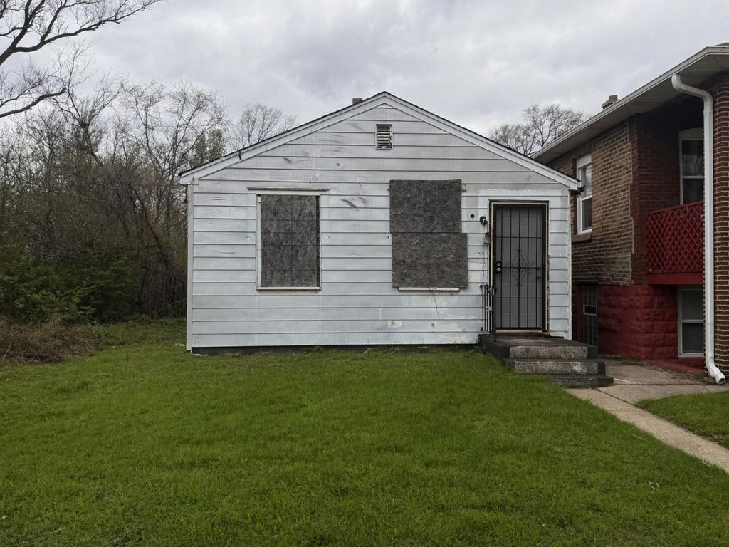 Photo of 2528 Fillmore Street, Gary, IN 46407 (MLS # 837439)