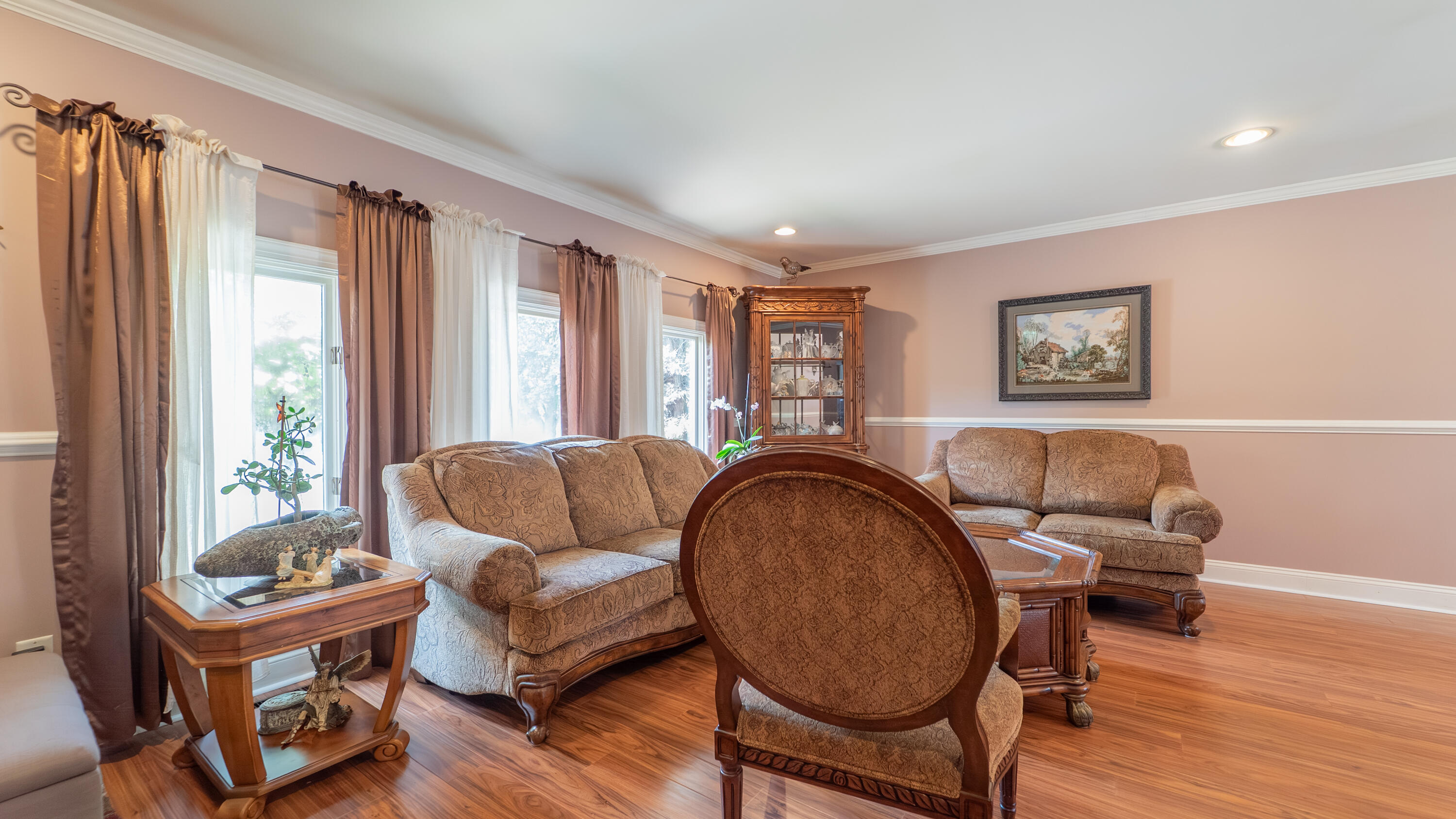 9439 Walnut Drive