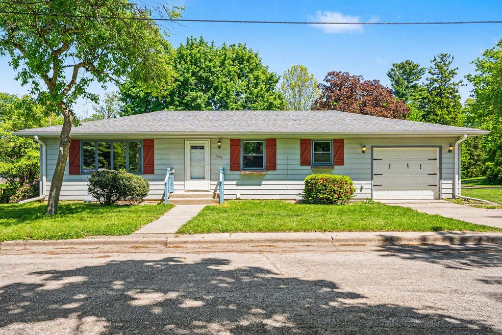 Photo of 1007 H Street, La Porte, IN 46350 (MLS # 839050)