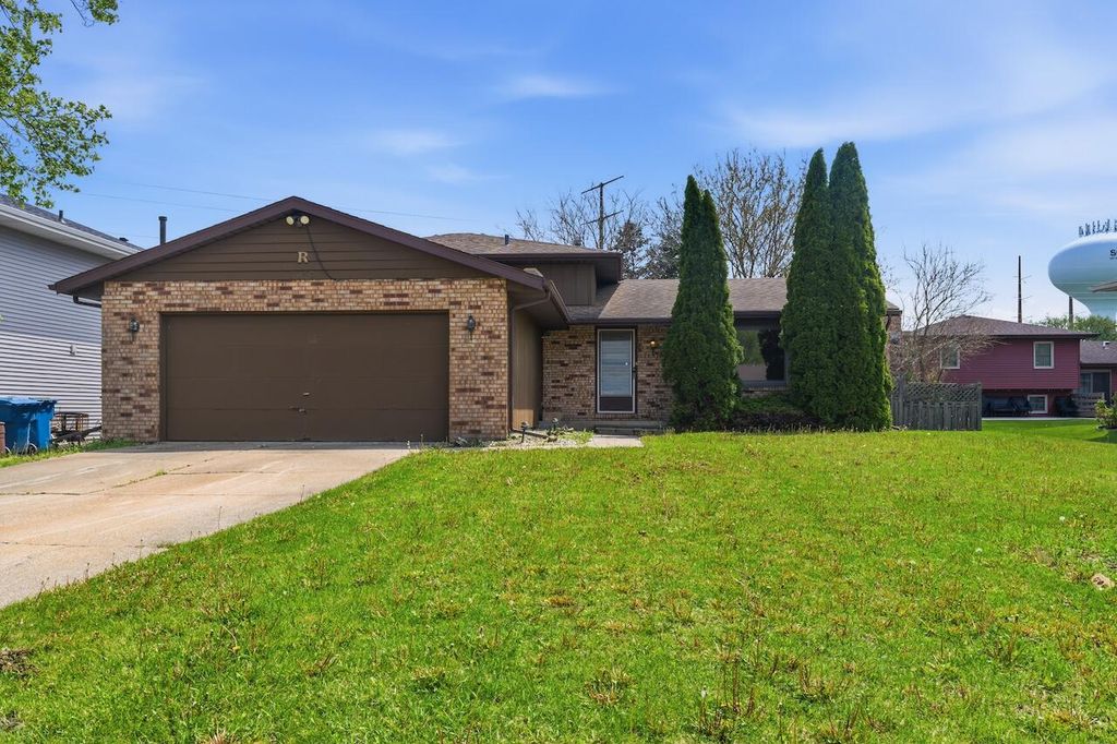 Photo of 5053 W 90th Lane, Schererville, IN 46375 (MLS # 838486)