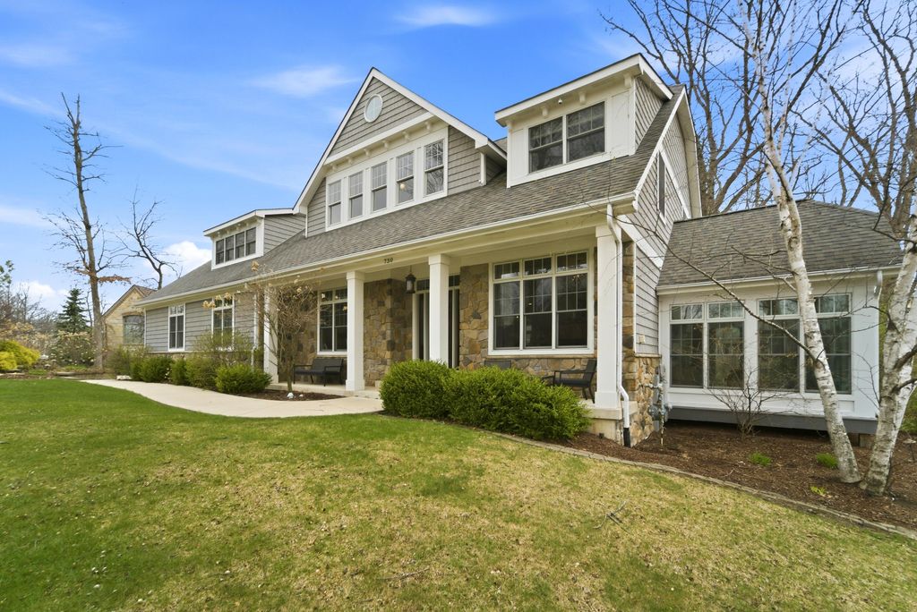 Photo of 730 Quinlan Court, Crown Point, IN 46307 (MLS # 838076)