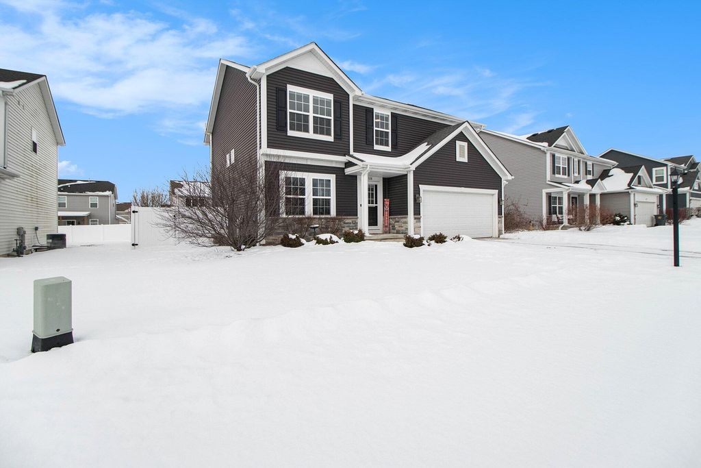 Photo of 528 Hampton Manor Court, Valparaiso, IN 46385 (MLS # 834543)