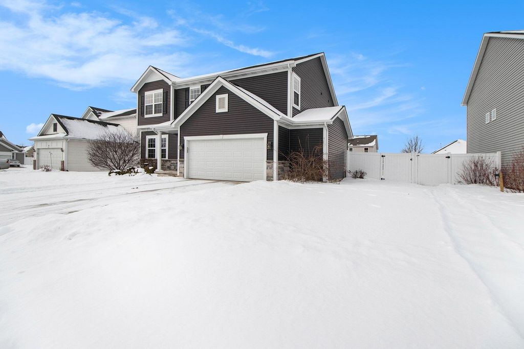 Photo of 528 Hampton Manor Court, Valparaiso, IN 46385 (MLS # 834543)