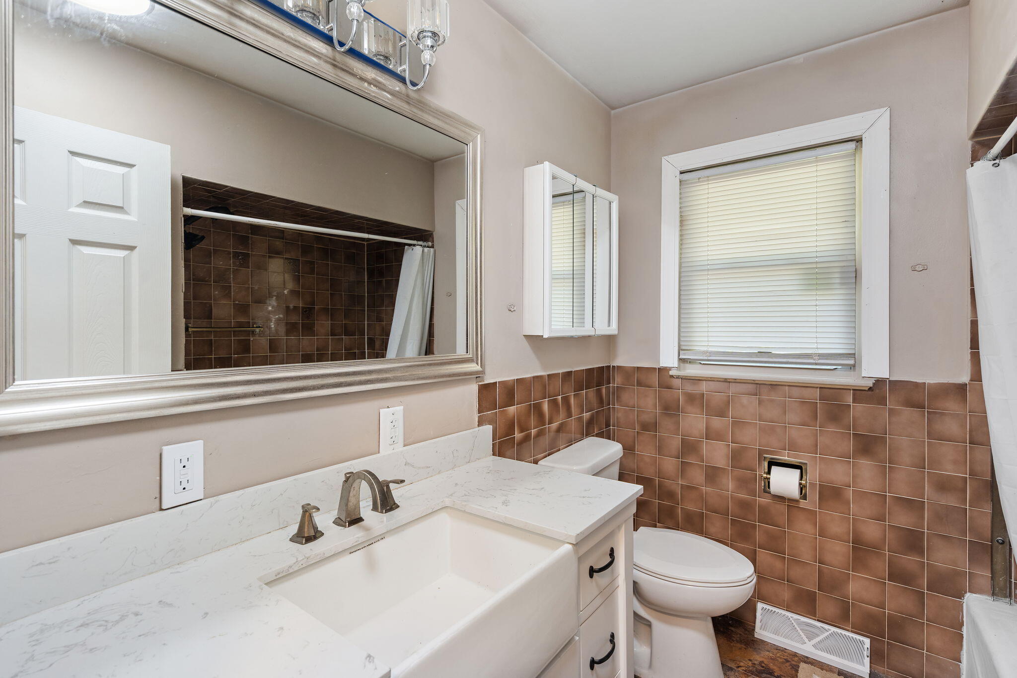 Merrillville, Indiana 46410, United States, 3 Bedrooms Bedrooms, ,2 BathroomsBathrooms,Residential,Active,224432