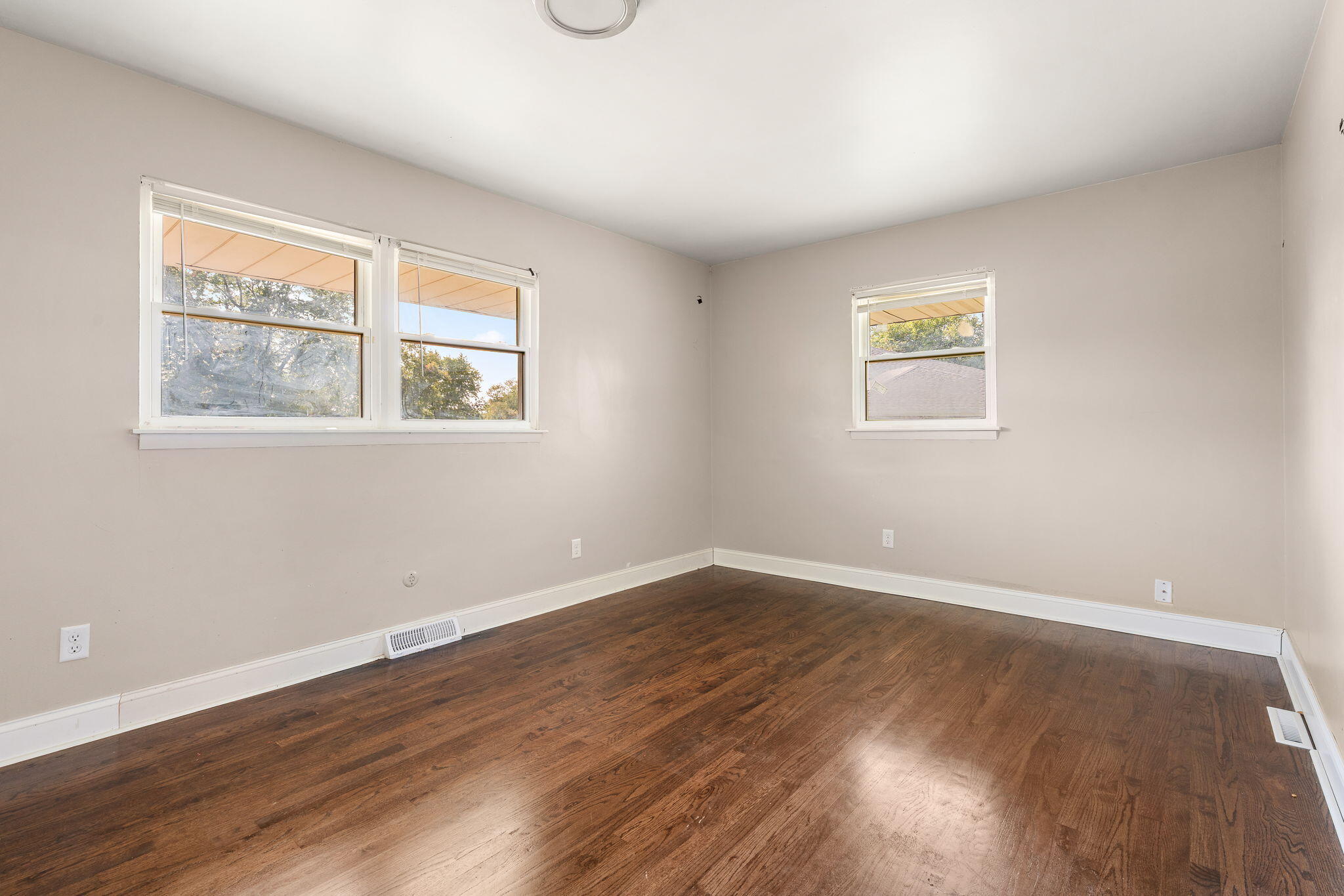 Merrillville, Indiana 46410, United States, 3 Bedrooms Bedrooms, ,2 BathroomsBathrooms,Residential,Active,224432