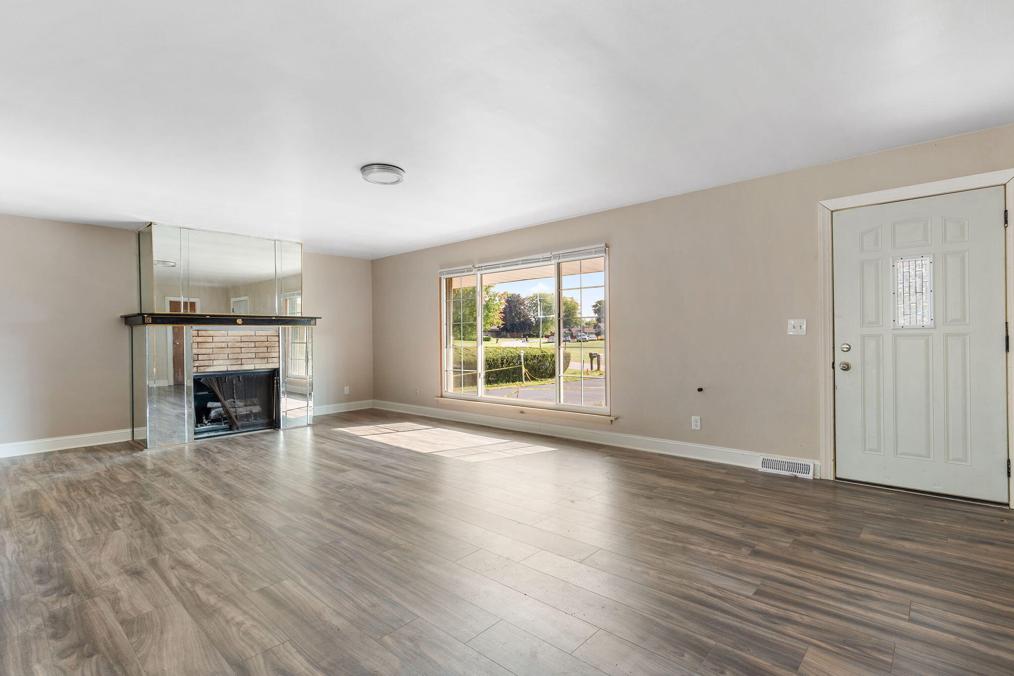 Merrillville, Indiana 46410, United States, 3 Bedrooms Bedrooms, ,2 BathroomsBathrooms,Residential,Active,224432