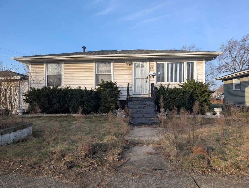 Photo of 1024 Ralston St, Gary, IN 46406 (MLS # 833796)
