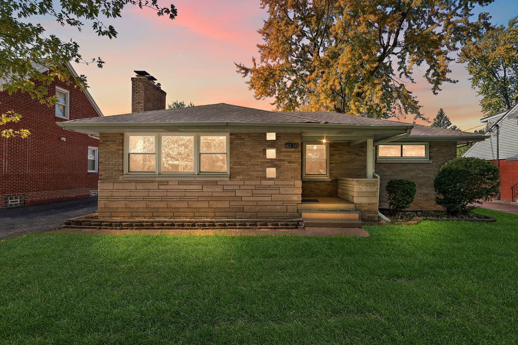 Photo of 8210 Northcote Avenue, Munster, IN 46321 (MLS # 830270)