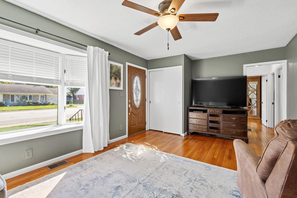 Photo of 810 E Grace Street, Rensselaer, IN 47978 (MLS # 829392)