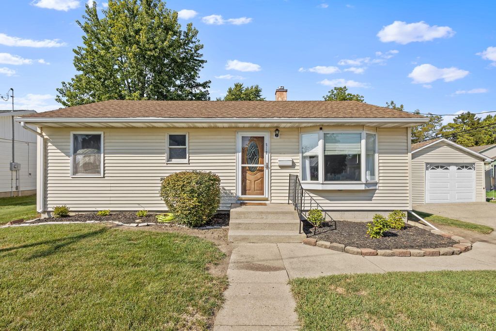 Photo of 810 E Grace Street, Rensselaer, IN 47978 (MLS # 829392)
