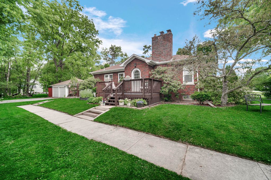Photo of 200 N Kelly Street, Hobart, IN 46342 (MLS # 840373)