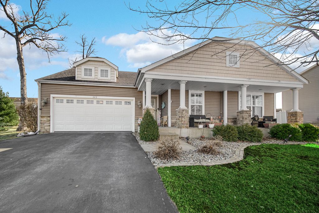 Photo of 323 E 129th Place, Crown Point, IN 46307 (MLS # 834899)