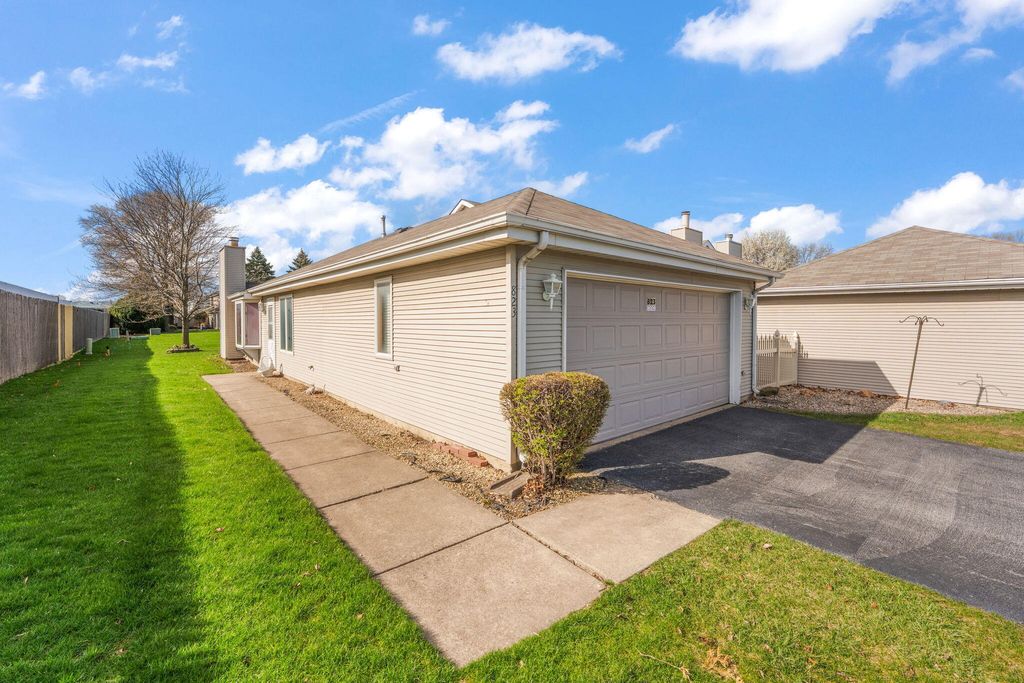 Photo of 823 Spruce Lane, Schererville, IN 46375 (MLS # 836976)