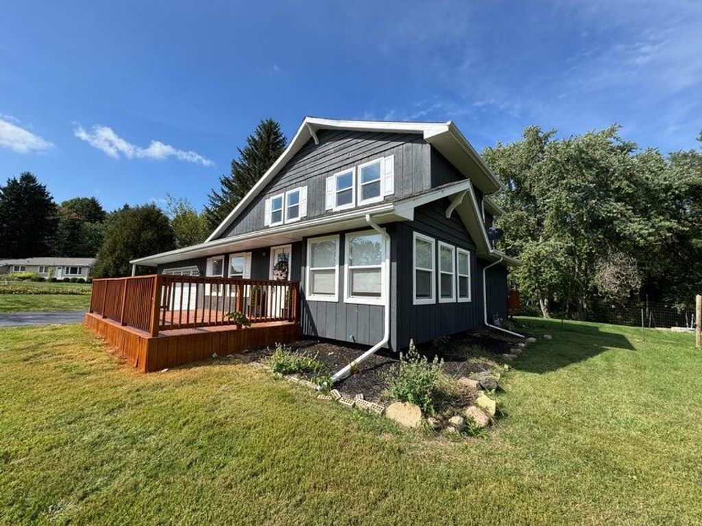 Photo of 237 Krouser Drive, Valparaiso, IN 46385 (MLS # 830973)