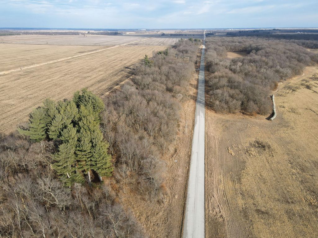 Photo of 1422 E 600 N, Lake Village, IN 46349 (MLS # 834937)