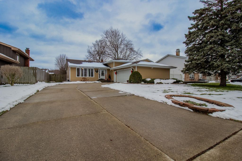 Photo of 1241 Willow Lane, Schererville, IN 46375 (MLS # 831816)