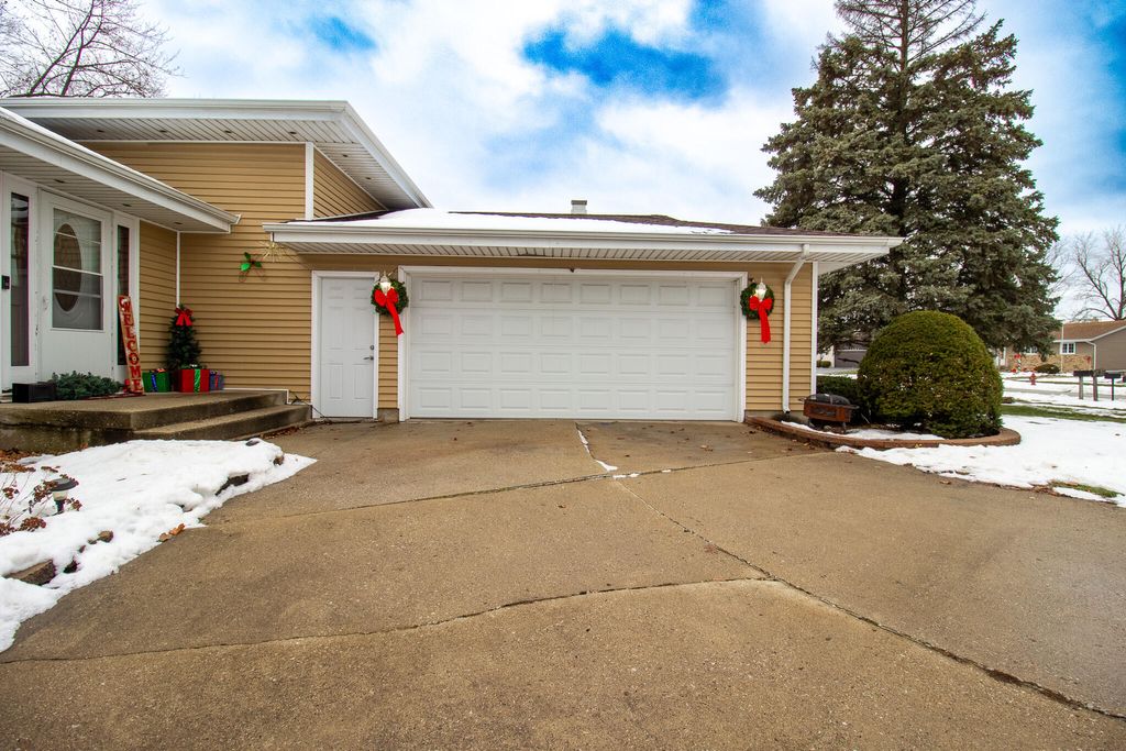 Photo of 1241 Willow Lane, Schererville, IN 46375 (MLS # 831816)