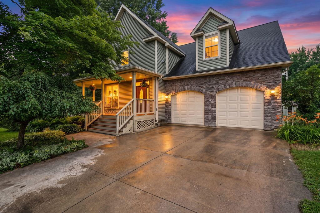 Photo of 1704 Eisenhower Avenue, Valparaiso, IN 46383 (MLS # 841337)
