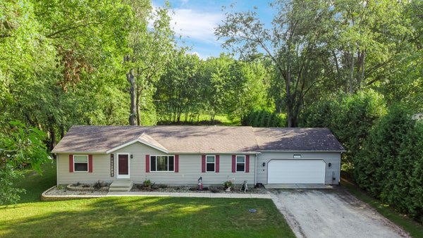 300 SOUTHTOWN BLVD, WALKERTON, IN 46574 - Image 958e8d95ccfbf23aa9f02dcfe3cdd325/810654685