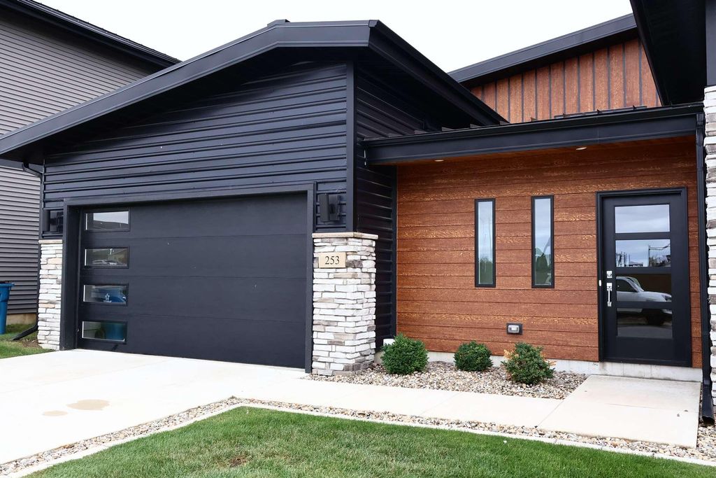 Photo of 253 Nomo Place, Crown Point, IN 46307 (MLS # 829328)