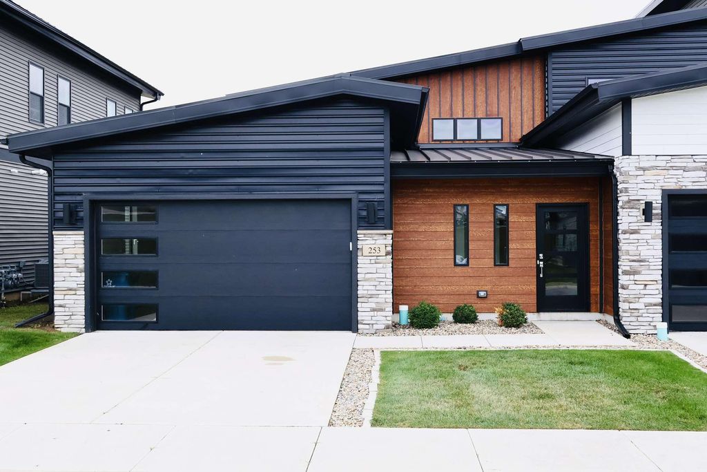 Photo of 253 Nomo Place, Crown Point, IN 46307 (MLS # 829328)