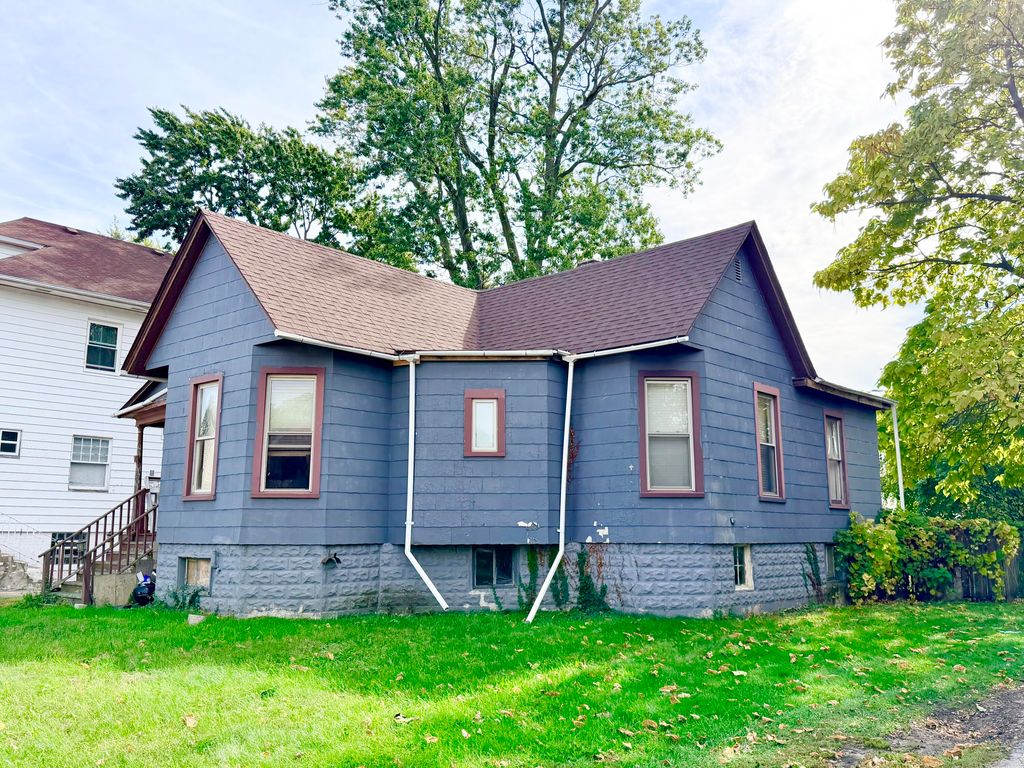 Photo of 10 E Webb Street, Hammond, IN 46320 (MLS # 831566)