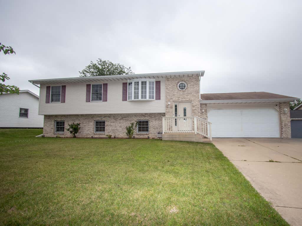Photo of 6211 Kelly Avenue, Portage, IN 46368 (MLS # 843129)