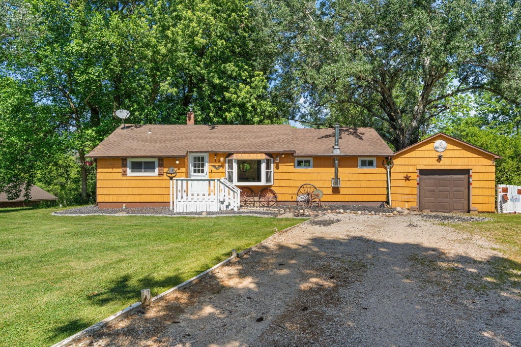 Photo of 13 S Beulah Vista Drive, Hebron, IN 46341 (MLS # 840064)