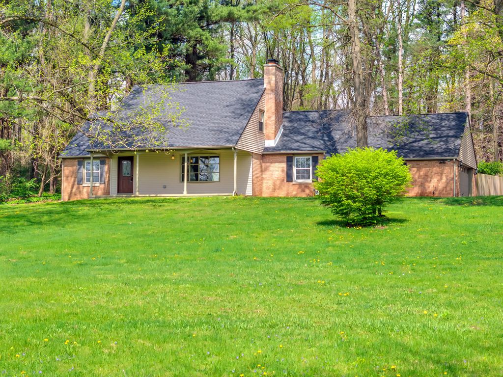 Photo of 820 N 350 E, Valparaiso, IN 46383 (MLS # 837477)