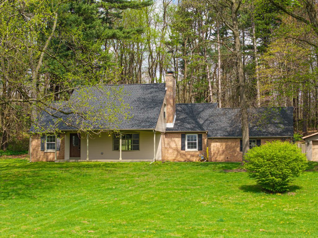 Photo of 820 N 350 E, Valparaiso, IN 46383 (MLS # 837477)