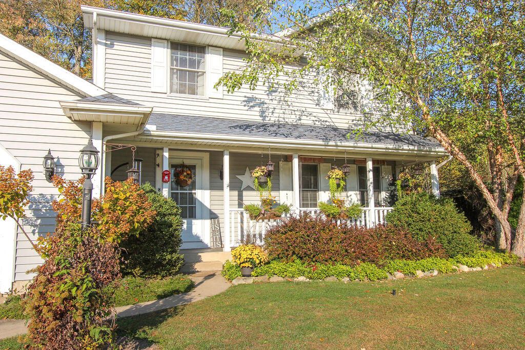 Photo of 33671 Woodmont Ridge Drive, New Carlisle, IN 46552 (MLS # 833990)