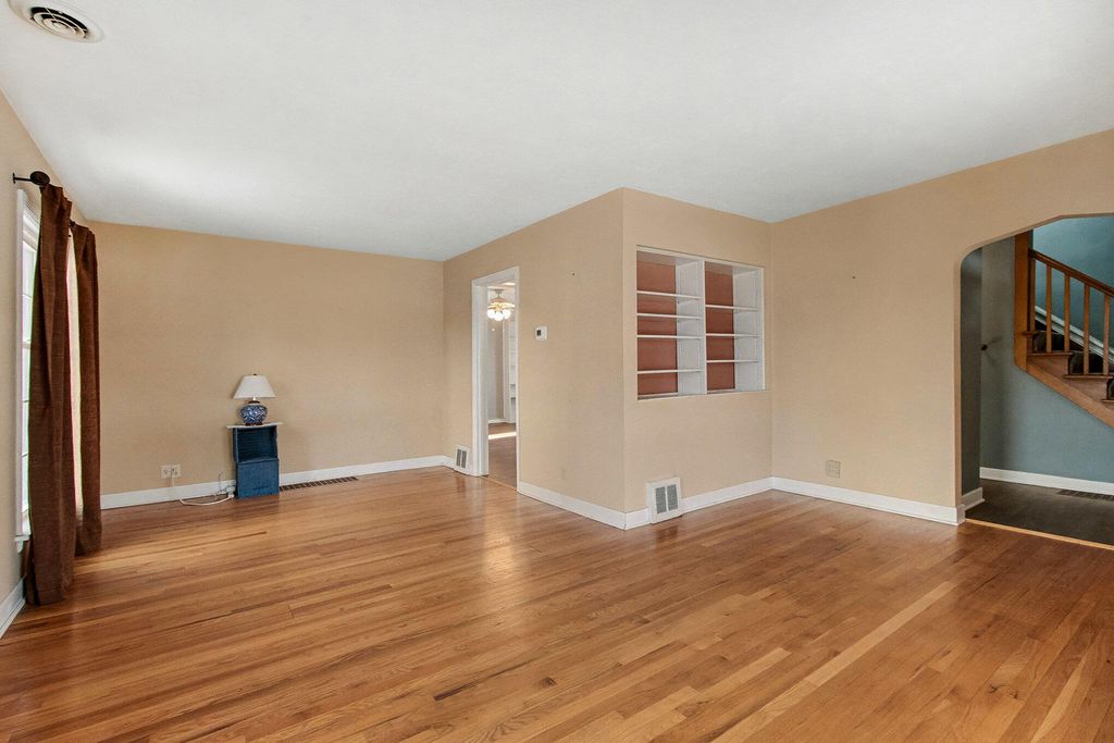 Photo of 7123 Baring Pkwy, Hammond, IN 46324 (MLS # 832021)