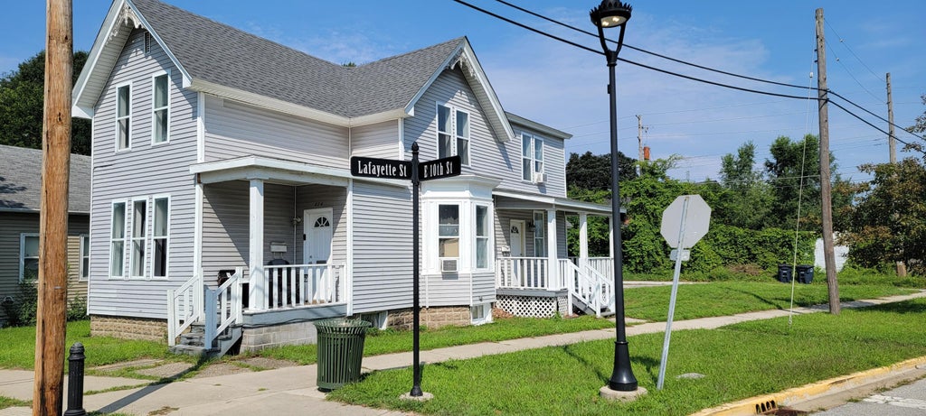 Photo of 424 E 10th Street, Michigan City, IN 46360 (MLS # 844248)