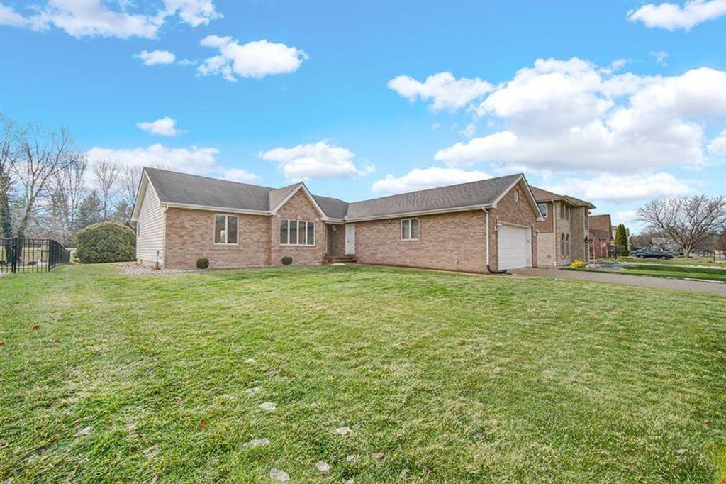 Photo of 1312 Brandywine Drive, Munster, IN 46321 (MLS # 832567)