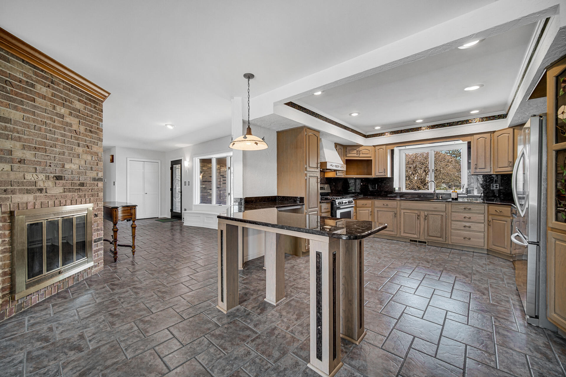 9894 W Oakridge Drive