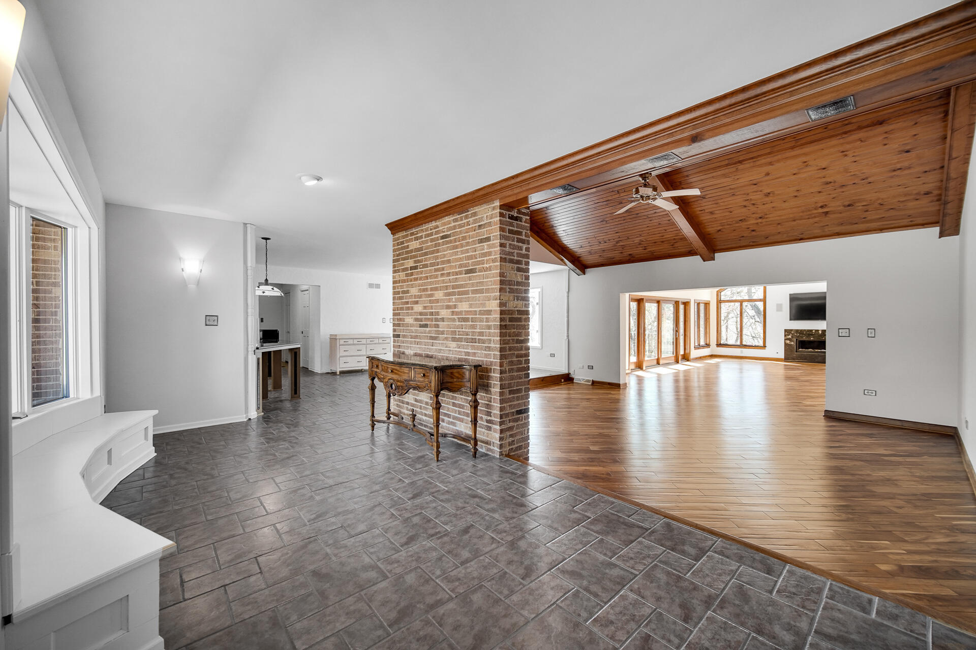 9894 W Oakridge Drive