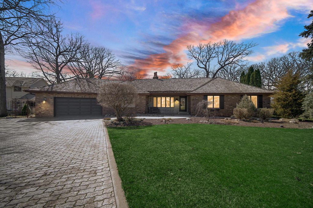 Photo of 9894 W Oakridge Drive, Saint John, IN 46373 (MLS # 836331)