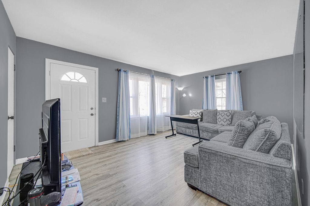 Photo of 1119 W 38th Place, Hobart, IN 46342 (MLS # 834101)