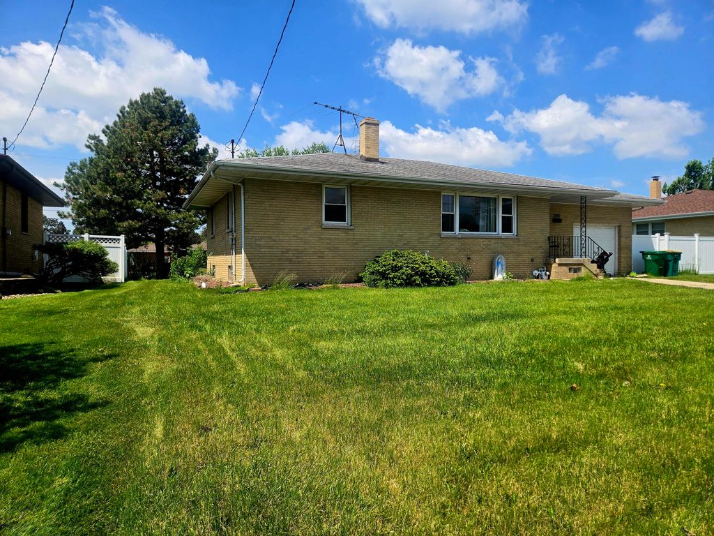 Photo of 8606 Calumet Avenue, Munster, IN 46321 (MLS # 839167)