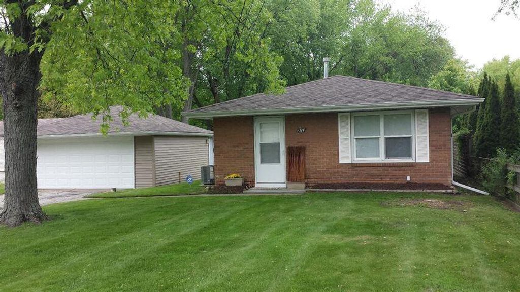 Photo of 1314 E Miller Street, Griffith, IN 46319 (MLS # 833619)