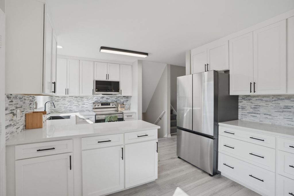 Photo of 1540 Tulip Lane, Munster, IN 46321 (MLS # 834577)