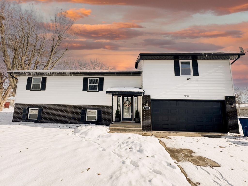 Photo of 9383 Roosevelt Street, Crown Point, IN 46307 (MLS # 831690)