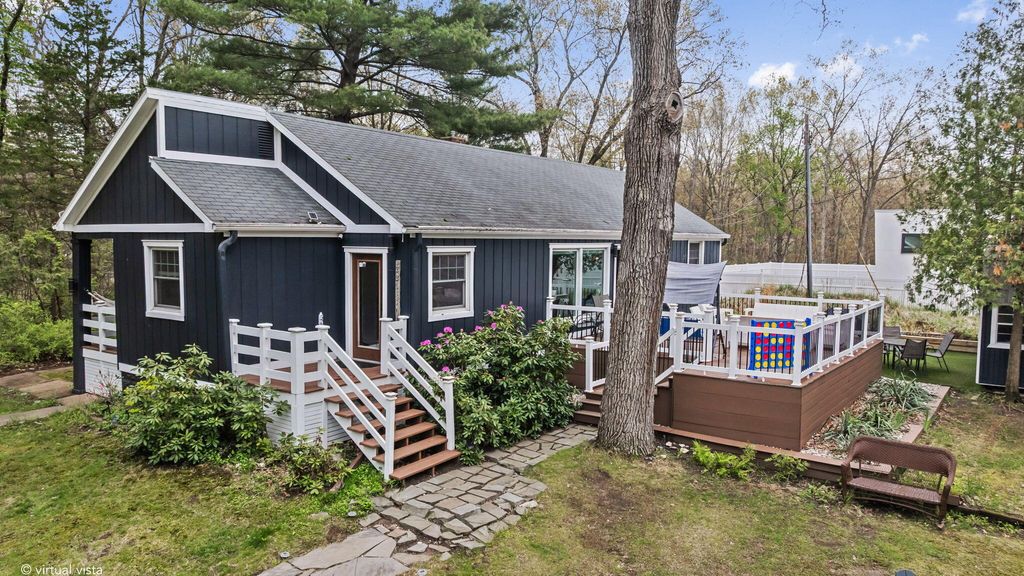 Photo of 221 Shady Oak Drive, Michigan City, IN 46360 (MLS # 838443)
