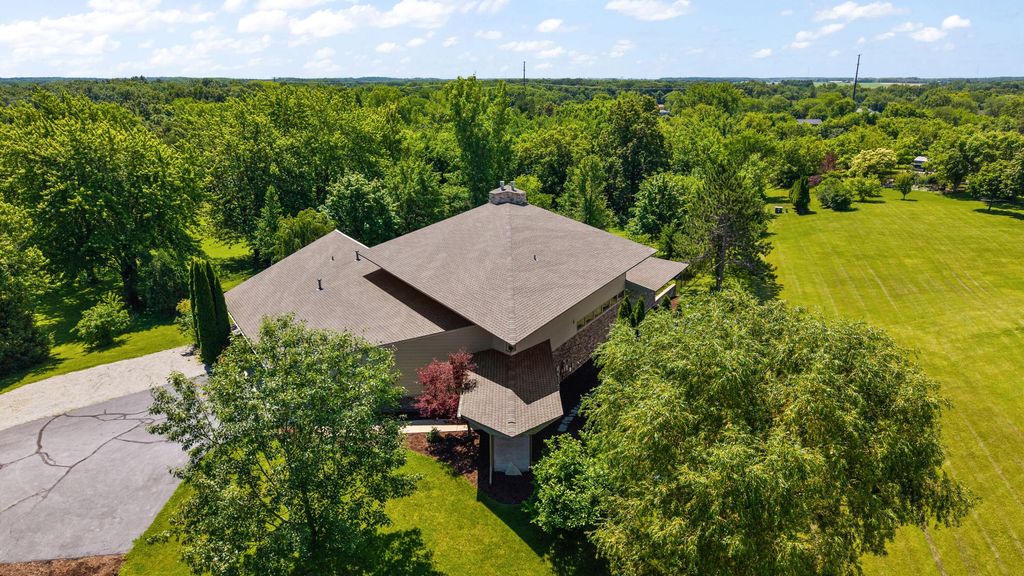 Photo of 7035 E 83rd Avenue, Crown Point, IN 46307 (MLS # 841770)