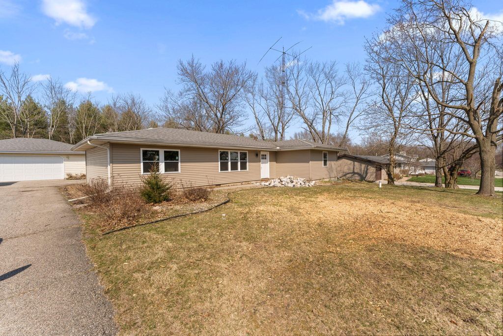 Photo of 2403 Thomas Road, Valparaiso, IN 46383 (MLS # 836309)