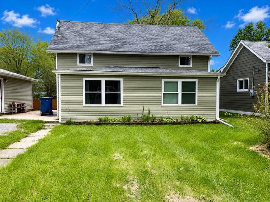 Photo of 1057 Woodlawn Avenue, Chesterton, IN 46304 (MLS # 838453)
