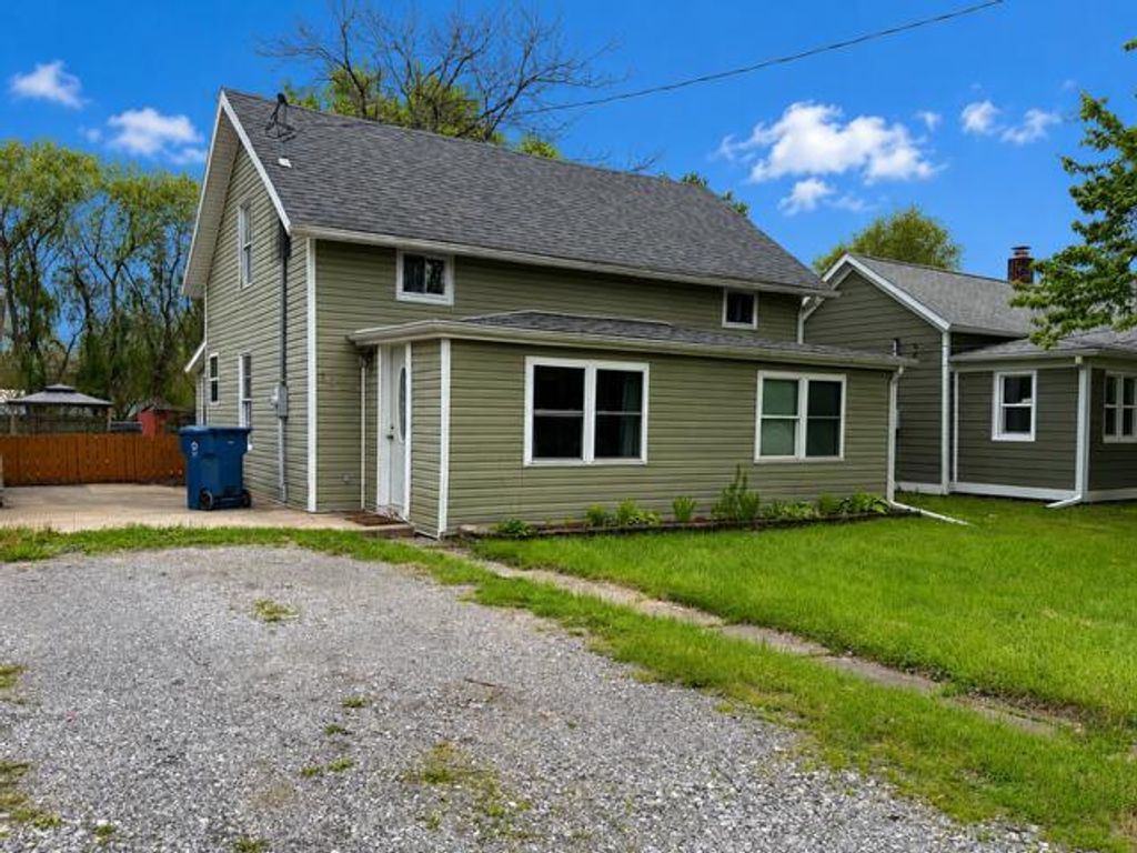Photo of 1057 Woodlawn Avenue, Chesterton, IN 46304 (MLS # 838453)