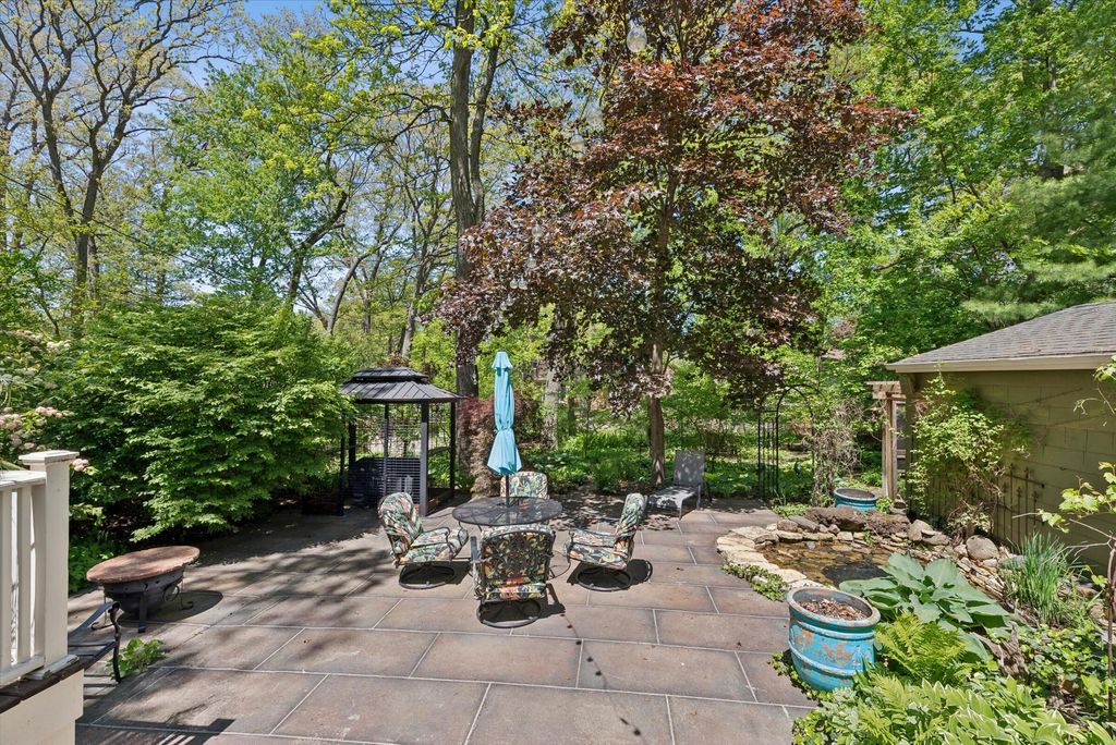 Photo of 558 Woodlawn Drive, Valparaiso, IN 46385 (MLS # 839158)