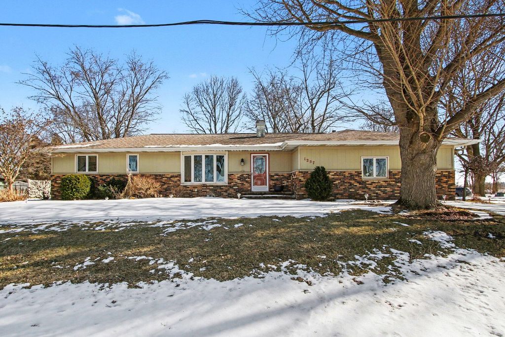 Photo of 1257 Cr-325 E, Valparaiso, IN 46383 (MLS # 833999)